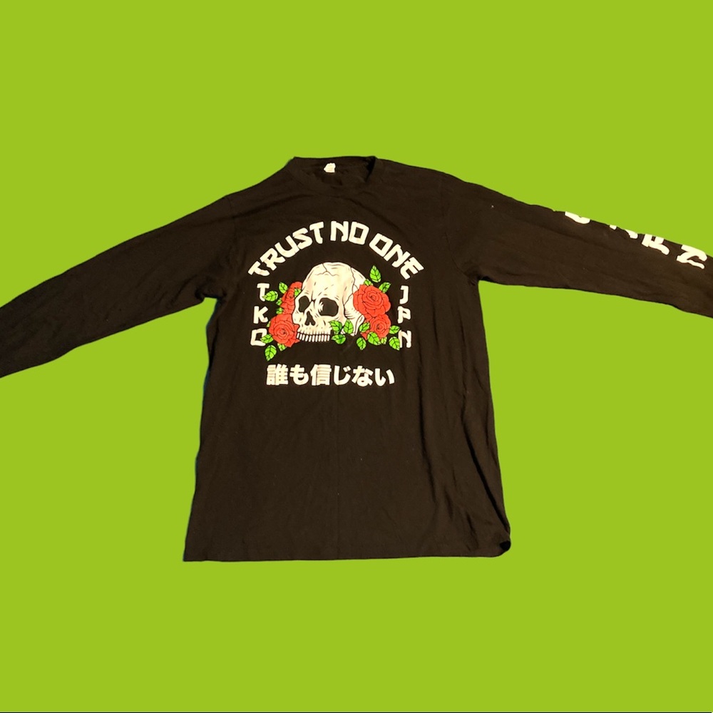 Trust no one Long Sleeve